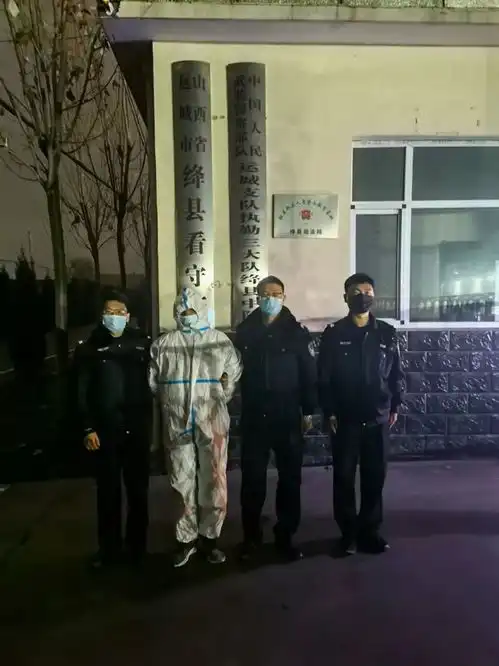 山西夏县一男子坐公交未戴口罩与司机争吵,还踢拽安全门抢夺方向盘等,已被警方刑拘