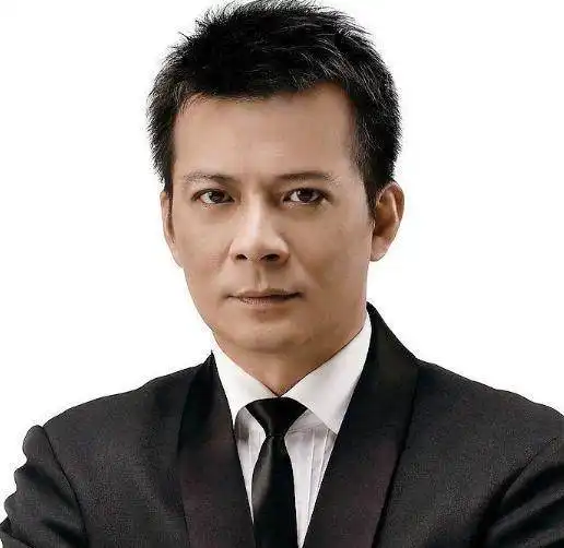 塑造了经典形象的男星,图一有两个身份证,图六已经皈依佛门