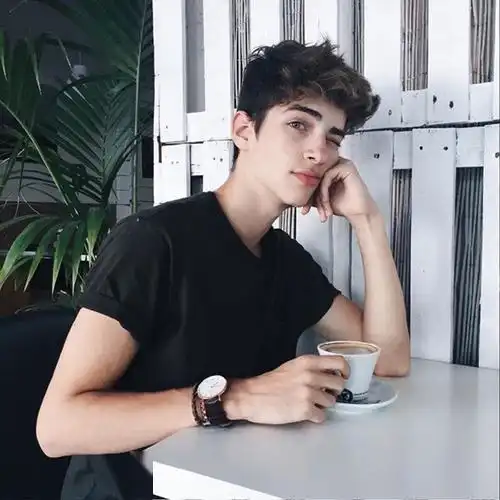 是时候穿t恤了伴你帅气整个夏天黑色