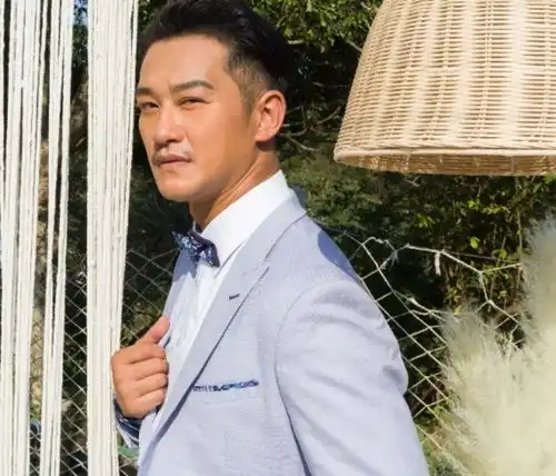 38岁男星娶怀孕3月女友,山边捡树枝装饰婚礼,入行多年情史丰富