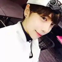 二次元男生带耳钉图片微信头像图片大全