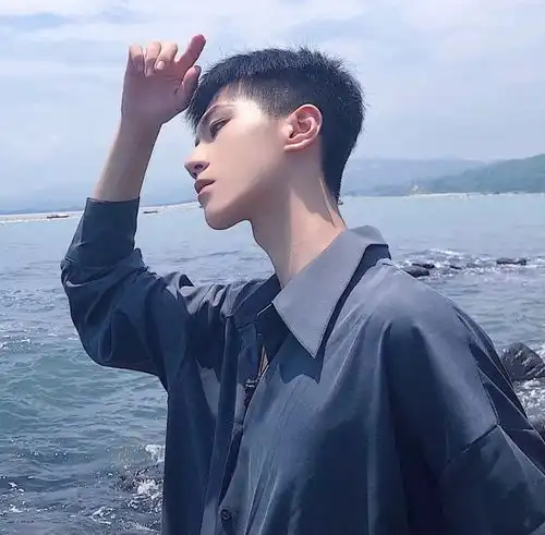 优质男头干净励志文案