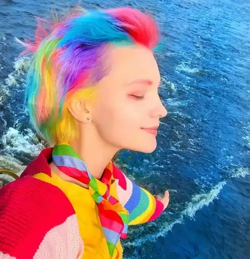 有哪些好看的侧脸头像