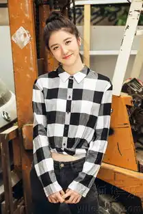 李凯馨曝冬日写真大片穿格子衬衫人见人爱