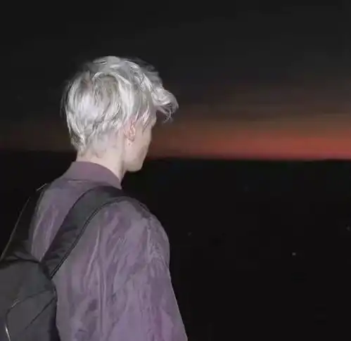 母亲离世后父亲又再婚,婚礼当天突然手机亮了,我叫了一声妈