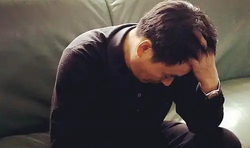 男人身上常有这些丑态出现,多半是衰老来了,希望你一个不占