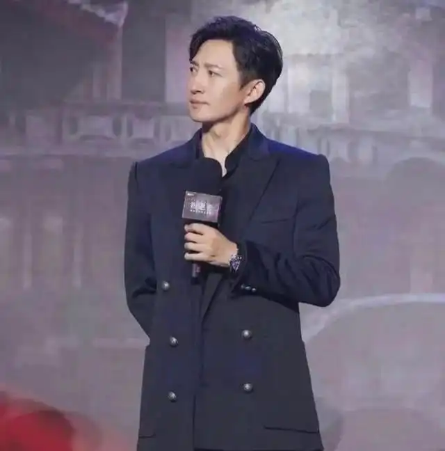 叔圈天菜王阳,40迎来家庭事业双丰收,是自律和沉淀在成就他