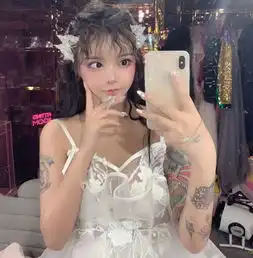 16岁因叛逆参加变形计,20岁结婚又当妈,生产前都还开直播