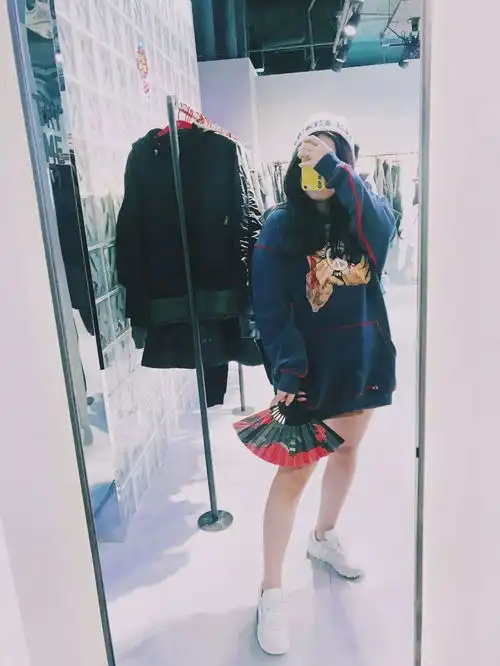 看完这条微信,想把男朋友衣柜里丑掉渣的老t恤polo衫都烧掉