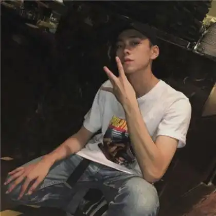 宠物头像男暖色调微信头像,送给爱宠物的男生使用的