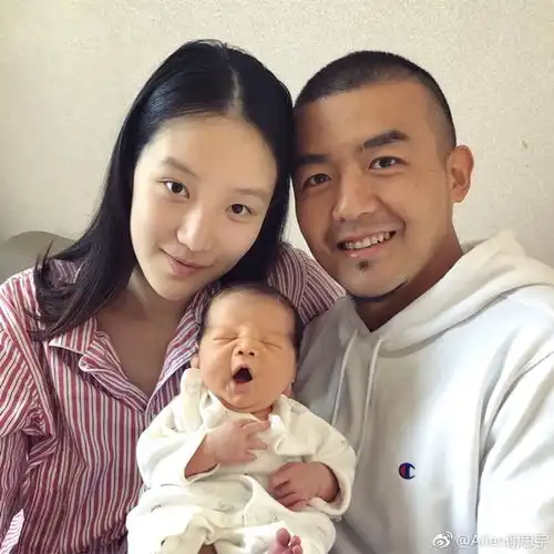 网曝古力娜扎大学时与男友亲密视频,男方正脸与真实身份曝光