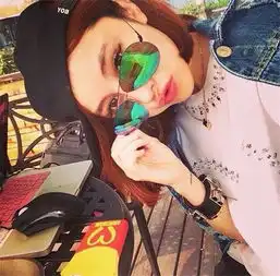 女头头像搞怪个性高清一袭白衣