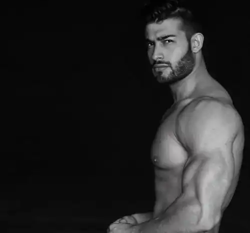 威猛帅哥守护六年,布兰妮宣布与小男友结婚