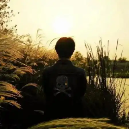 高冷情侣头像背影一男一女我是最幸福的