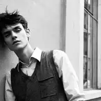 性感略带肌肉的欧美男生头像匆匆一面却难忘你所有的好男生头像