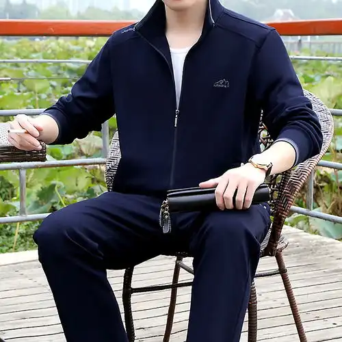 男人50岁穿衬衫就落伍了,看看这样的老干部装,至少年轻5岁