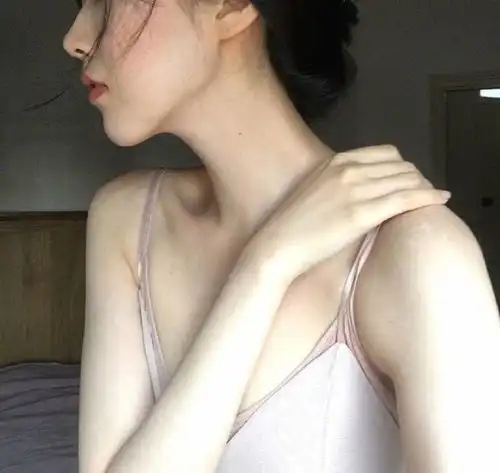 眼球震颤找到了自己仰慕已久的女朋友,怎么回事呢