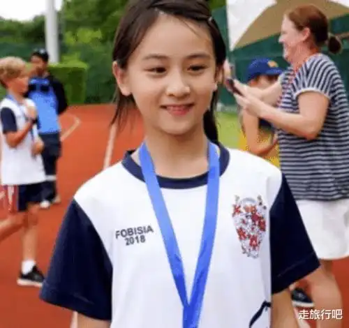 还记得田亮的女儿森碟吗12岁发育过早颜值超高,身高达到1米7