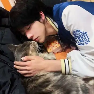 男生头像你那点模糊的好感让我喜欢了好久