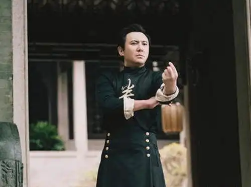 沈腾豪宅意外曝光,客厅大到儿子都能开车,不愧为西虹市首富