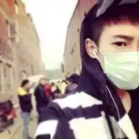 我是个喜欢戴口罩的男生,寻找同样喜欢戴口罩的mm一起交流,我qq328036589