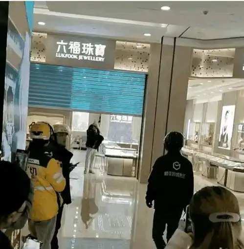 男子打劫杭金店后续保安没出现,路人没阻止,劫匪疑似精神疾病