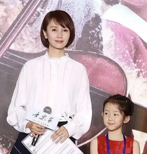 当袁泉和马伊琍扎起头发,终于明白气质型女人,为什么都爱剪短发