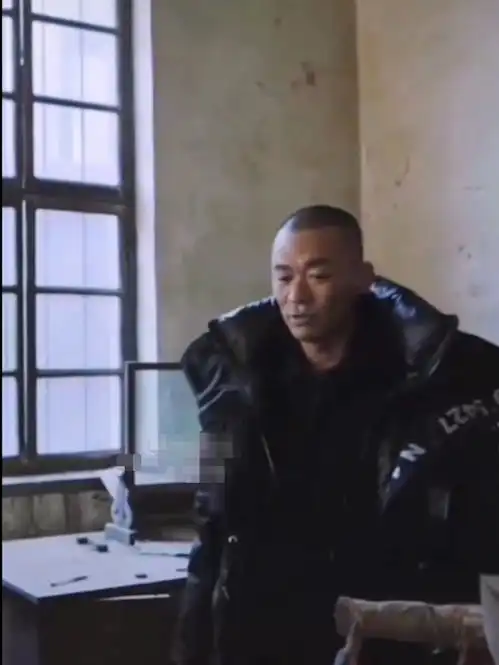 王宝强过年回老家,这次却感觉莫名伤感,同样的老屋,却早已物是人非