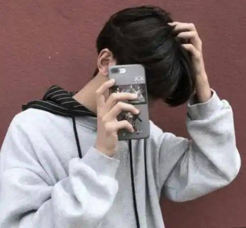 异性聊天时,男人最讨厌这3条信息,高情商女人从来不会说