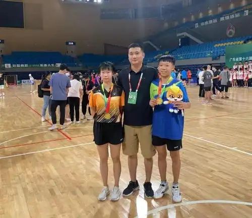 佛山骄傲最年轻国乒女将纵歌曼独揽四金,黄旭男男双摘银