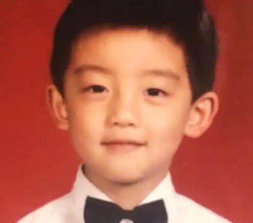 郑恺苗苗婚后疯狂秀恩爱,俩人换上情侣童年头像,从小就有夫妻相