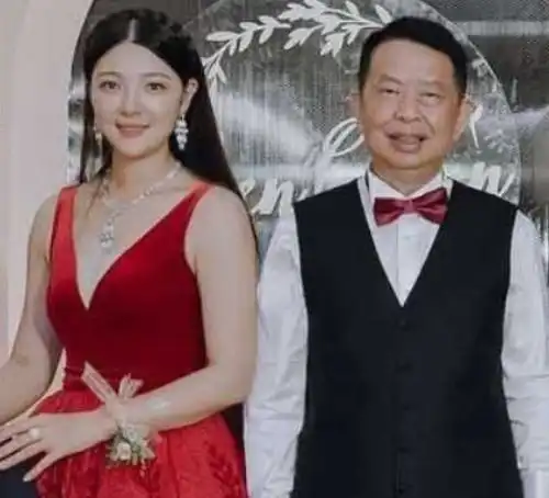 63岁千亿富商再婚38岁娇妻羞喊对的人她一看财产分配...