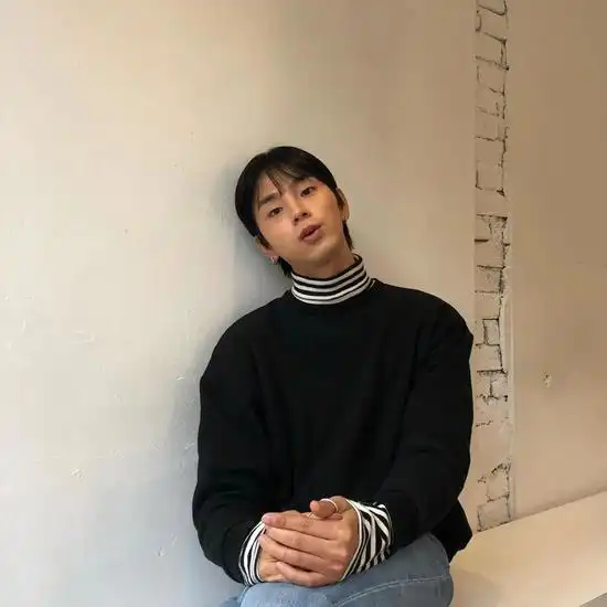 剃寸头的男生帅炸天然而如何穿搭是个难题