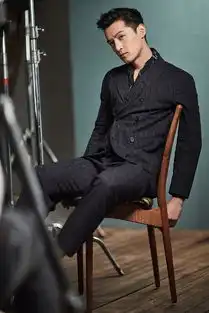 胡歌最新广告大片曝光绅士魅力展示成熟男人味