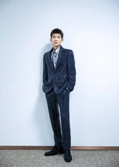 王源再现坚定眼神杀深邃双眸展现蜕变成长中华网综艺新闻