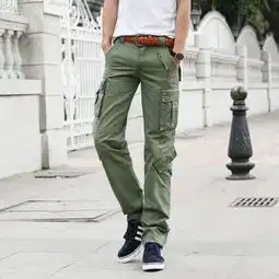 男人裤子别乱买,今年流行这3款裤型,很好的凸显了男人的气质