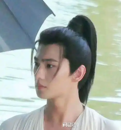 徐海乔评论区已沦陷,杨洋新剧开机男二号徐海乔,网友让他准备火