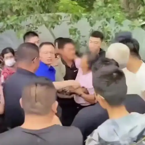 辽宁一男子灭门妻子全家,知情人二婚20万彩礼,在新房私会男人