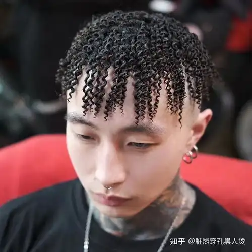 大一,男,想把头发烫一下,该如何选择烫发的类型呢