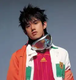 铠甲勇士戏里高冷禁欲,戏外阳光猛男,他一个眼神让粉丝腿软