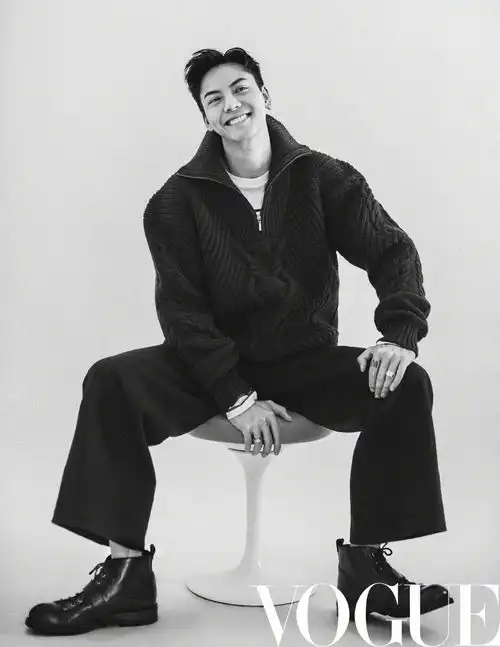 陈伟霆全新时尚大片公开黑白画面高级感十足