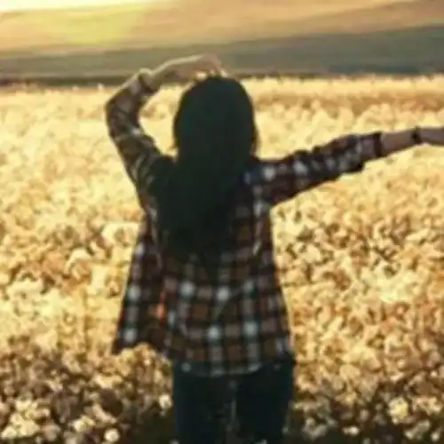 尘世间的一切,来了开怀拥抱,走了挥手作别