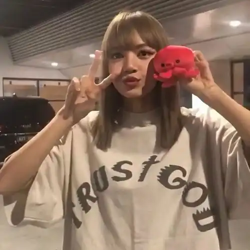 12.27人家芭比lisa头像