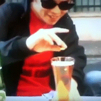 搞笑gif娶到这样的老婆就问你怕不怕吧