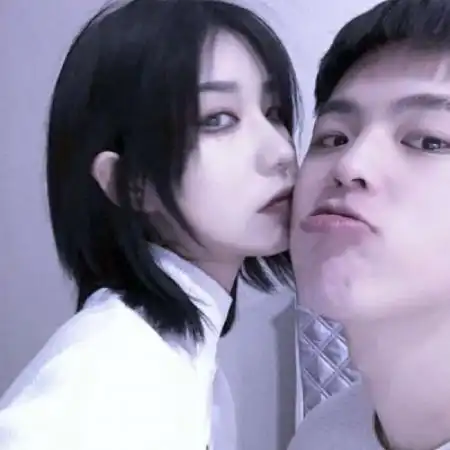 qq情侣头像一张两人一起长胖一起变老