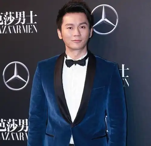 久违的李晨终于现身了,脸色苍白皮肤松弛,网友已不再是原来的大黑牛了