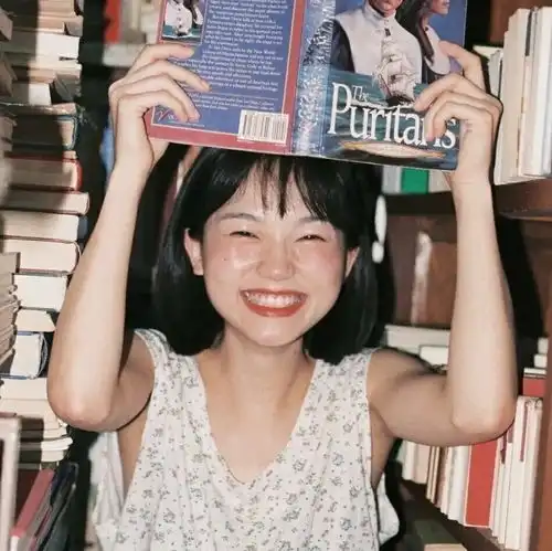 女头我站在光的最中央