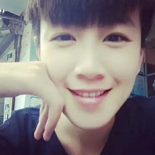 求一张比较可爱的16岁左右的男生照片不是头像那种类型的说,急急急