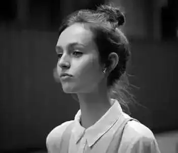 像这样扎丸子头才是女神,你扎完却像大妈