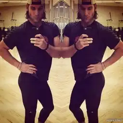 瞎了我的钛合金眼当男朋友模仿你拍照发朋友圈